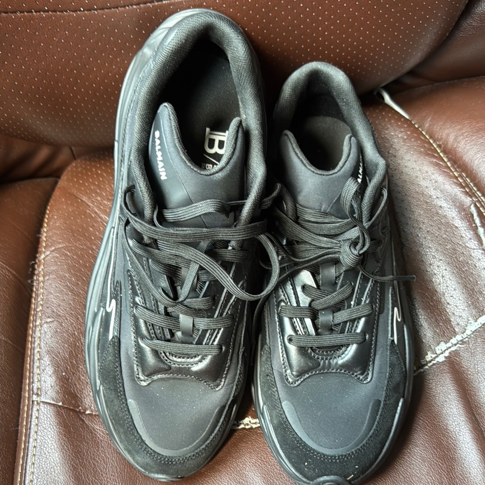 Balmain Black Sneakers Modern Athletic Design